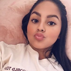 Meet your Posher, Alejandra